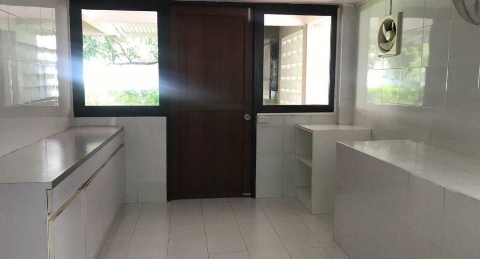 For rent 3 ベッドルーム house in Watthana, Bangkok