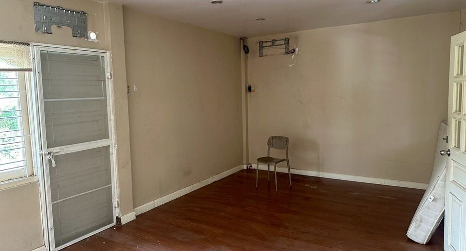 Haus zur Miete mit 3 Zimmer in Watthana, Bangkok