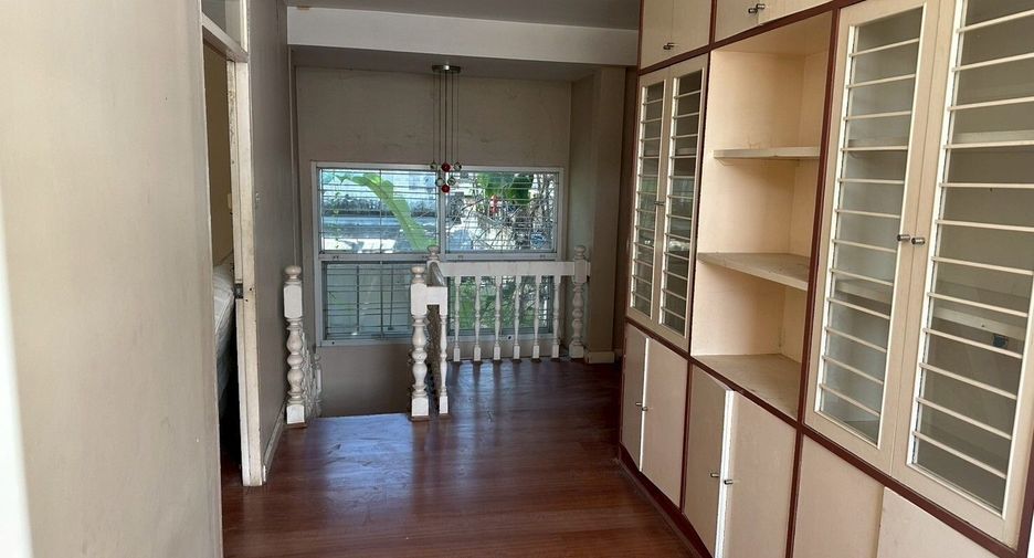 Haus zur Miete mit 3 Zimmer in Watthana, Bangkok