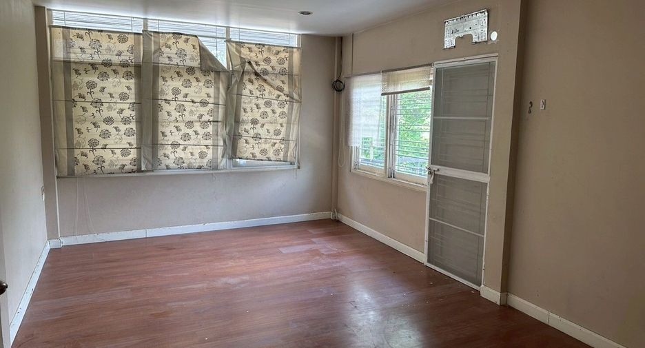Haus zur Miete mit 3 Zimmer in Watthana, Bangkok
