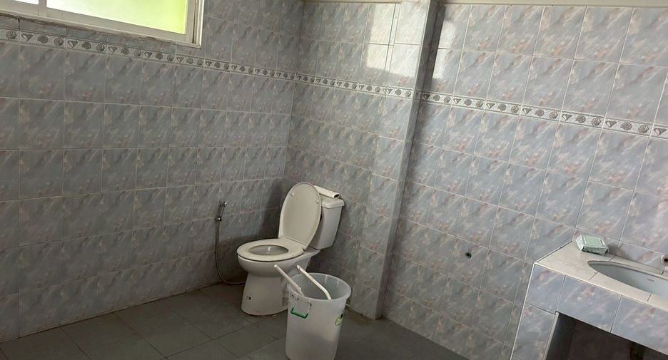 Haus zur Miete mit 3 Zimmer in Watthana, Bangkok