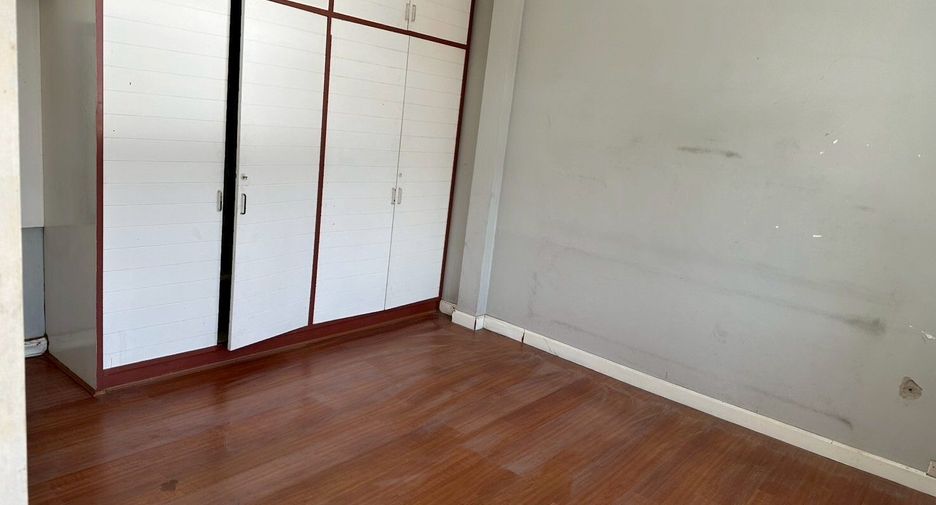 Haus zur Miete mit 3 Zimmer in Watthana, Bangkok