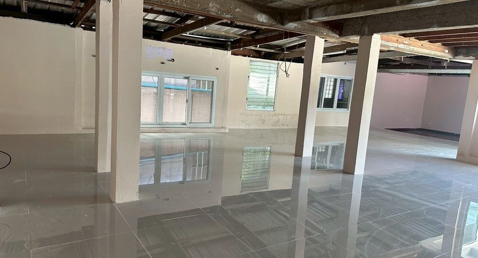 Haus zur Miete mit 3 Zimmer in Watthana, Bangkok