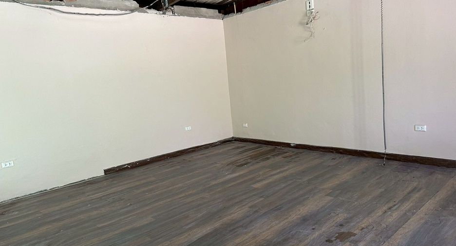 Haus zur Miete mit 3 Zimmer in Watthana, Bangkok