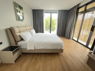 For rent 6 bedrooms villa in Mueang Phuket, Phuket