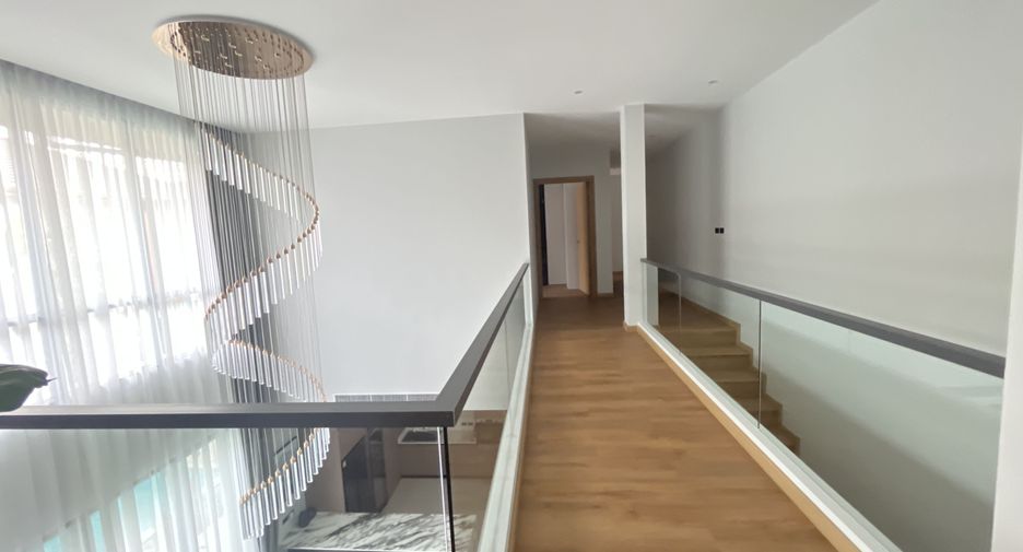 For rent 6 bedrooms villa in Mueang Phuket, Phuket