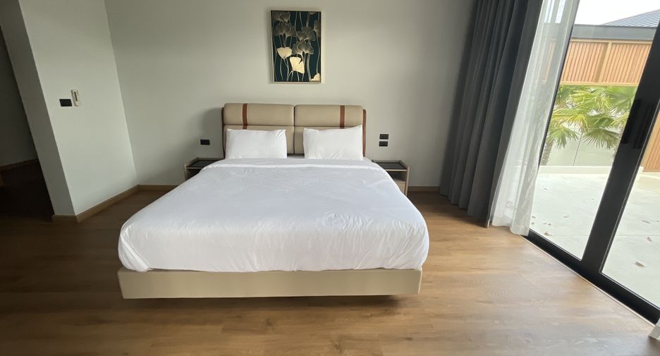 For rent 6 bedrooms villa in Mueang Phuket, Phuket