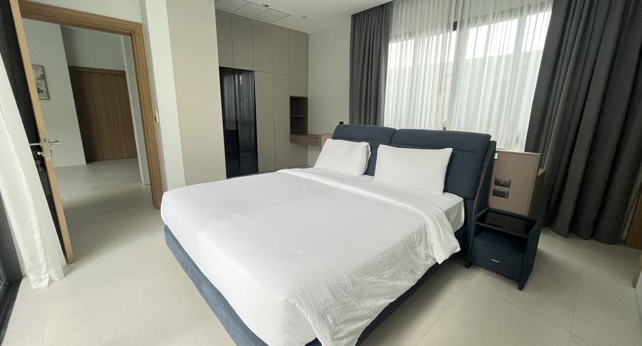For rent 6 bedrooms villa in Mueang Phuket, Phuket