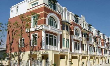 For sale 6 bedrooms townhouse in Bang Na, Bangkok