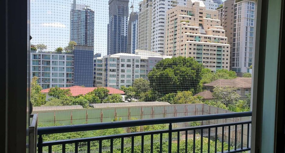 For rent 2 bedrooms condo in Watthana, Bangkok