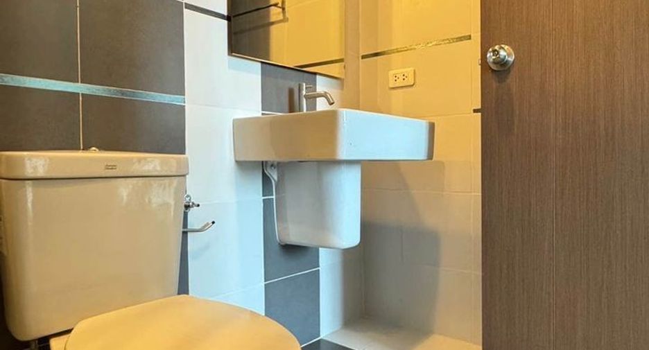 For rent 1 bed condo in Watthana, Bangkok