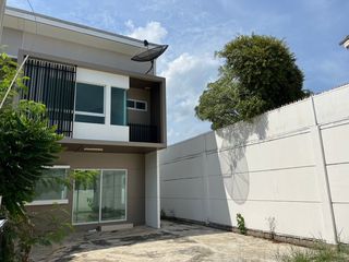 Reihenhaus zum Kauf mit 3 Zimmer in Phra Samut Chedi, Samut Prakan