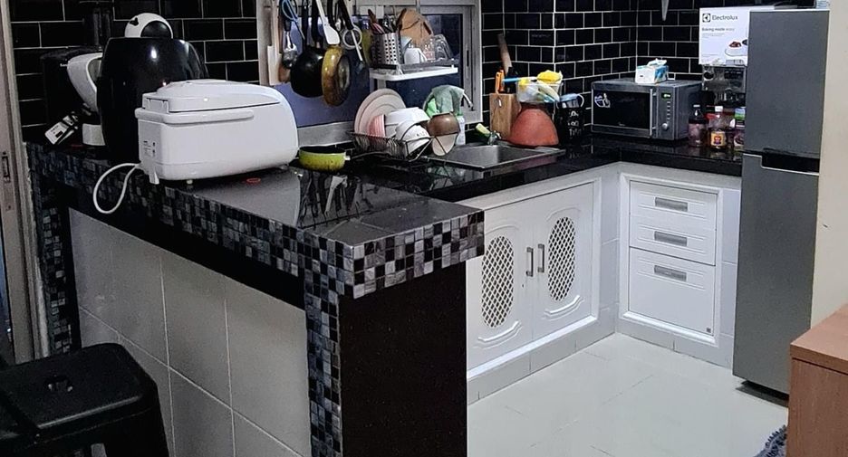 For sale 3 bedrooms townhouse in Bang Khun Thian, Bangkok