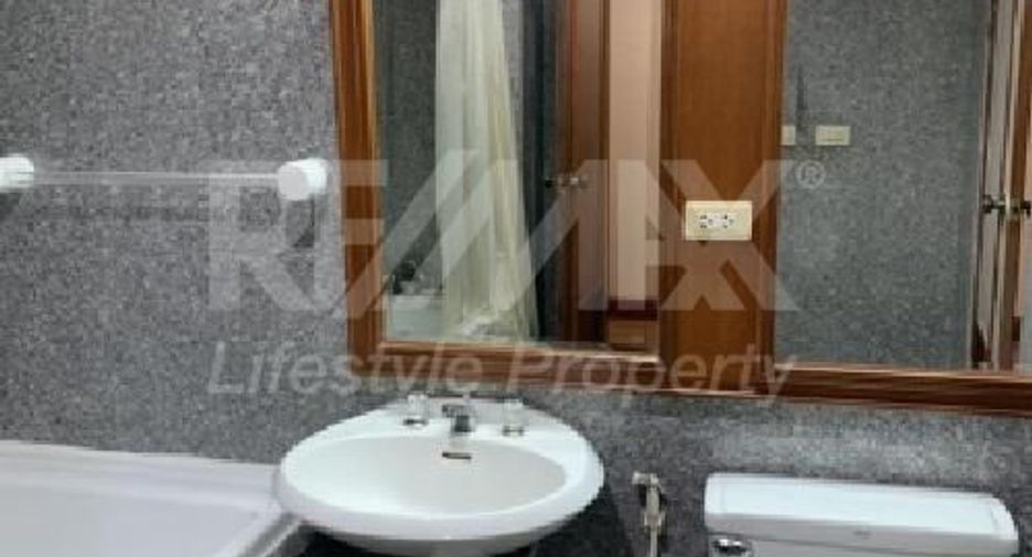 Condo en alquiler de 3 habitaciones en Watthana, Bangkok