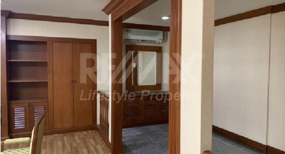 Condo en alquiler de 3 habitaciones en Watthana, Bangkok