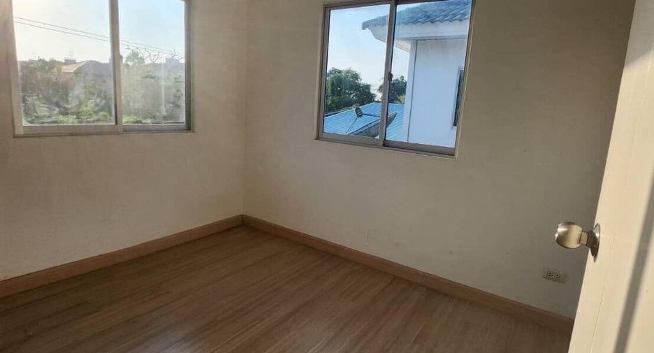 Reihenhaus zum Kauf mit 3 Zimmer in Khlong Sam Wa, Bangkok