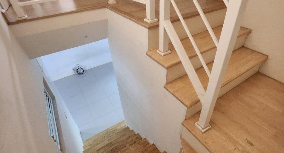 Reihenhaus zum Kauf mit 3 Zimmer in Khlong Sam Wa, Bangkok