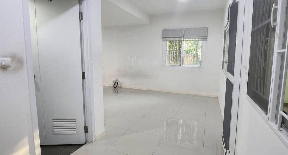 Reihenhaus zum Kauf mit 3 Zimmer in Khlong Sam Wa, Bangkok