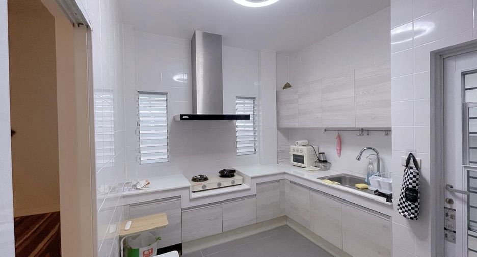 For rent 4 bedrooms house in Mueang Phuket, Phuket