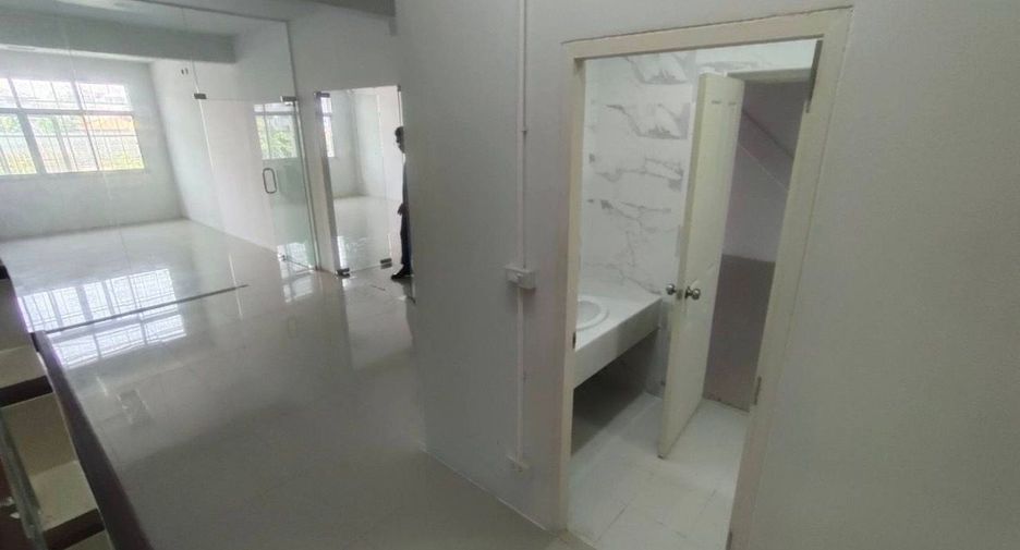 Gewerbefläche zur Miete in Yan Nawa, Bangkok