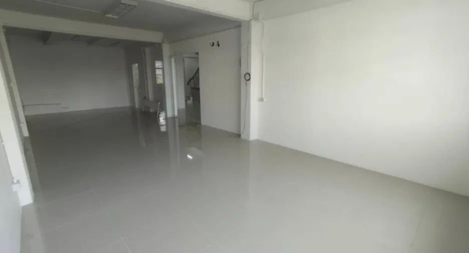 For rent retail Space in Yan Nawa, Bangkok