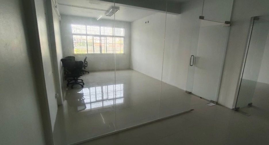 Gewerbefläche zur Miete in Yan Nawa, Bangkok