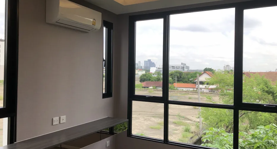For sale 3 bedrooms condo in Mueang Samut Prakan, Samut Prakan