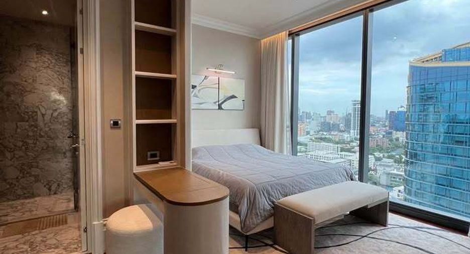 For rent 3 bedrooms condo in Watthana, Bangkok