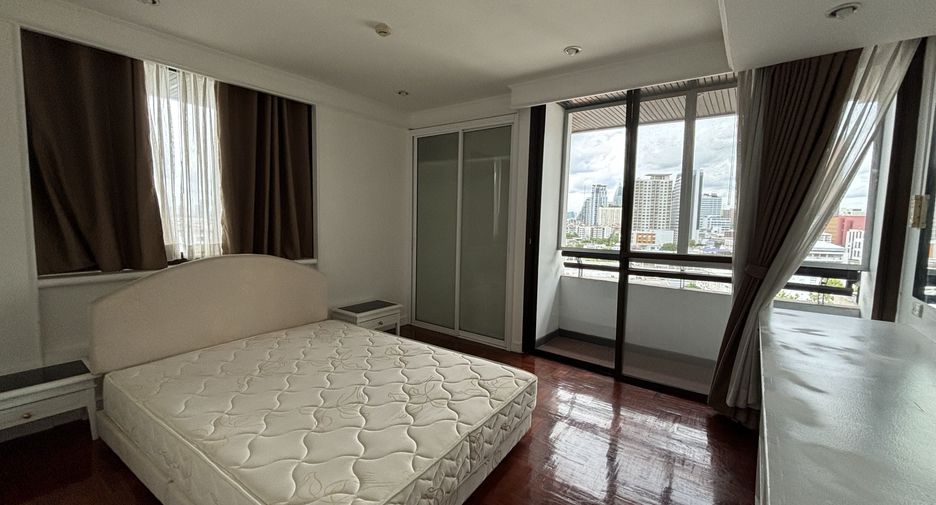 For rent 3 bedrooms apartment in Phaya Thai, Bangkok