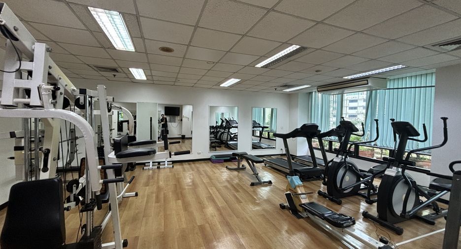 For rent 3 bedrooms apartment in Phaya Thai, Bangkok