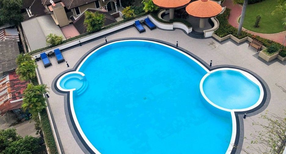 For rent 3 bedrooms condo in Watthana, Bangkok