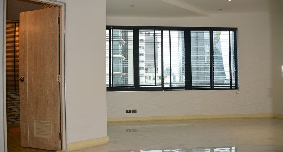For rent 3 bedrooms condo in Watthana, Bangkok