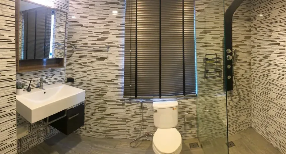 For rent 3 bedrooms condo in Watthana, Bangkok