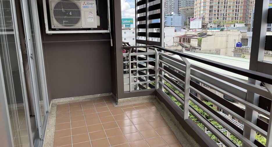 For rent 1 bed condo in Khlong Toei, Bangkok