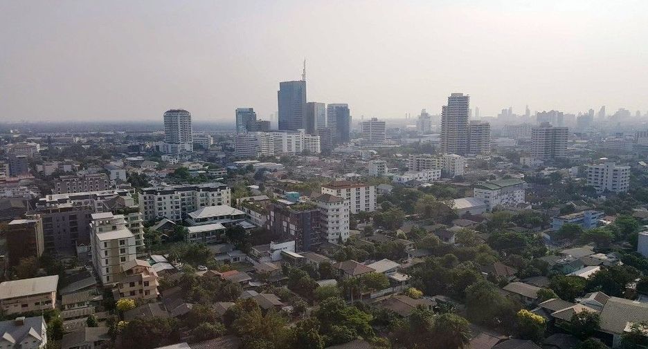 For sale 1 bed condo in Khlong Toei, Bangkok