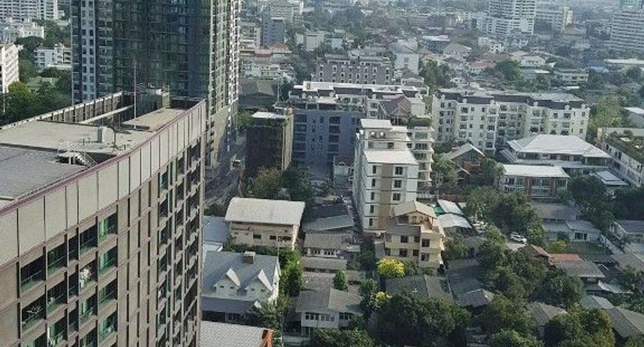 For sale 1 bed condo in Khlong Toei, Bangkok