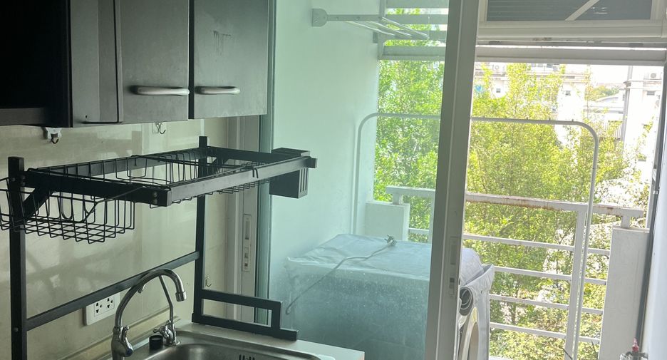 For sale studio condo in Wang Thonglang, Bangkok