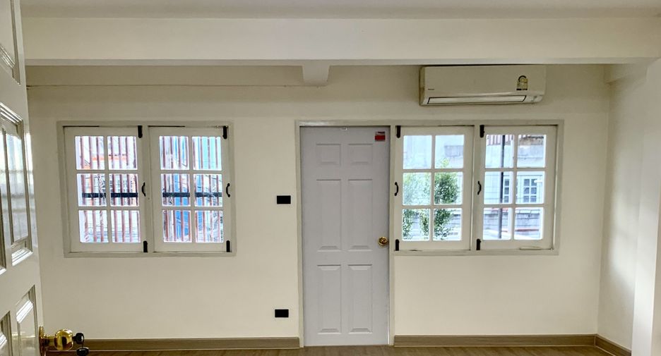 For sale 4 bedrooms townhouse in Bang Phli, Samut Prakan