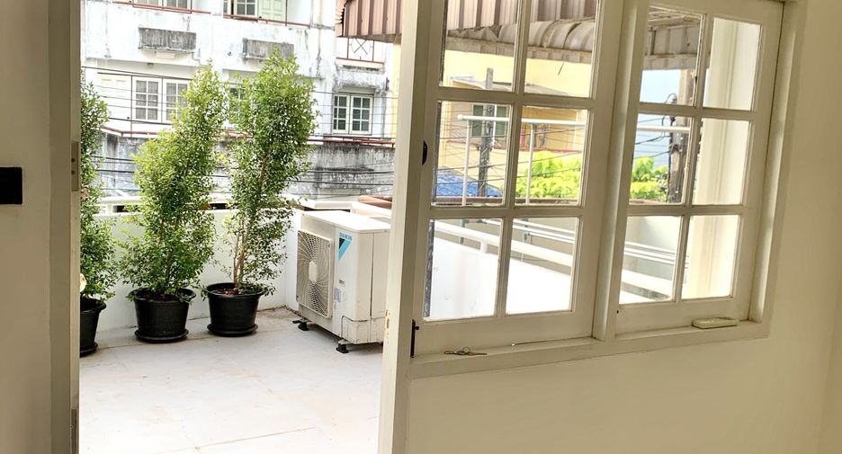 For sale 4 bedrooms townhouse in Bang Phli, Samut Prakan