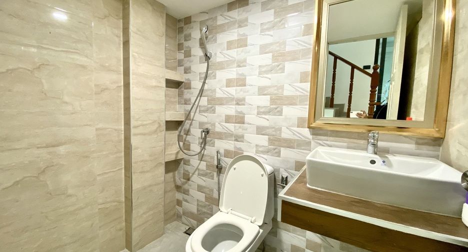 For sale 4 bedrooms townhouse in Bang Phli, Samut Prakan