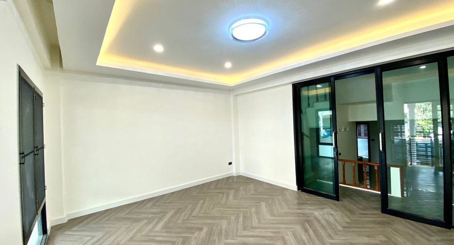 For sale 4 bedrooms townhouse in Bang Phli, Samut Prakan