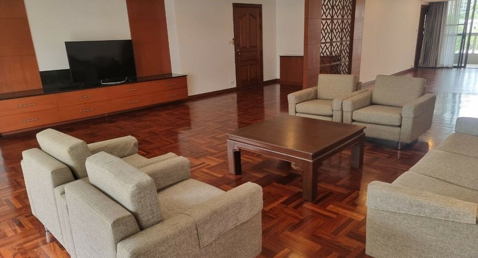 For rent 4 bedrooms condo in Khlong Toei, Bangkok