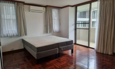For rent 4 bedrooms condo in Khlong Toei, Bangkok