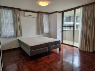 Wohnung zur Miete mit 4 Zimmer in Khlong Toei, Bangkok