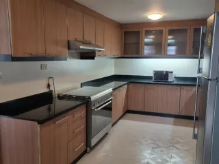 Wohnung zur Miete mit 4 Zimmer in Khlong Toei, Bangkok