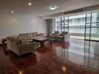 Wohnung zur Miete mit 4 Zimmer in Khlong Toei, Bangkok