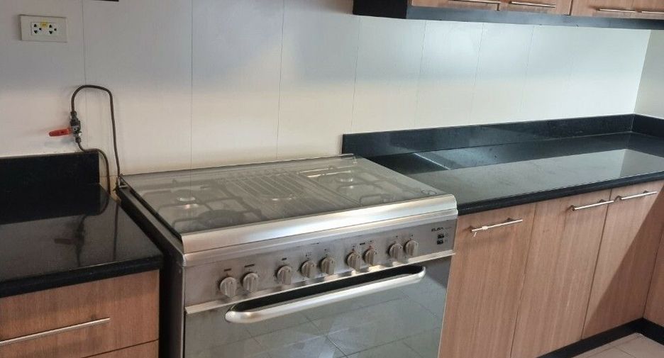 For rent 4 bedrooms condo in Khlong Toei, Bangkok