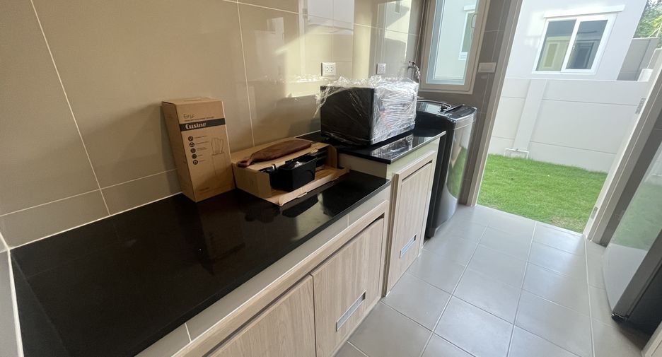 Haus zur Miete mit 4 Zimmer in Mueang Phuket, Phuket