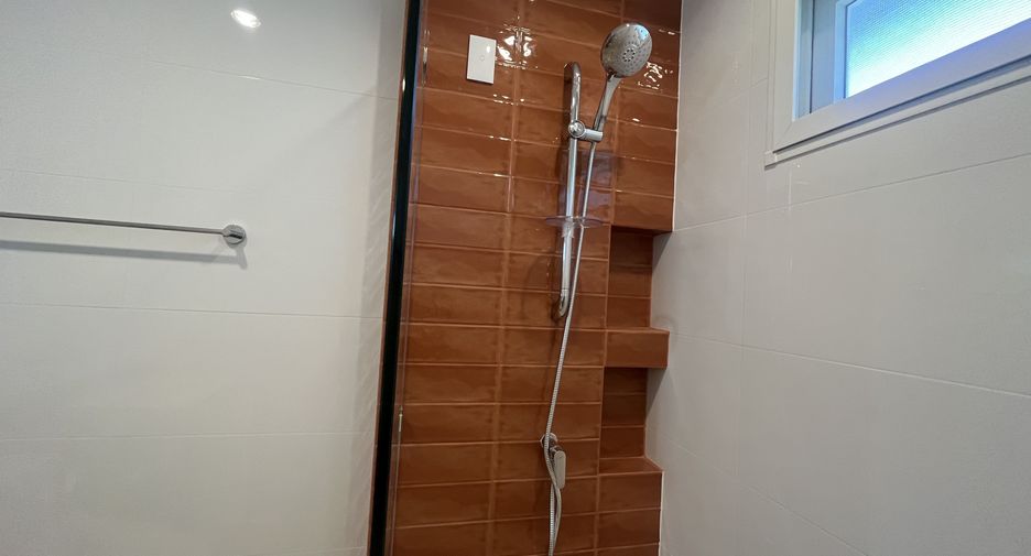 Haus zur Miete mit 4 Zimmer in Mueang Phuket, Phuket