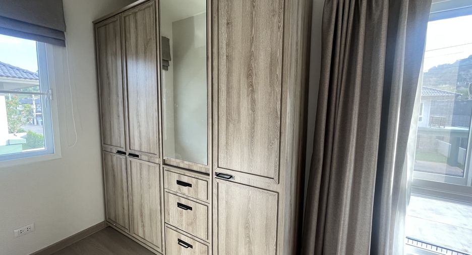 Haus zur Miete mit 4 Zimmer in Mueang Phuket, Phuket